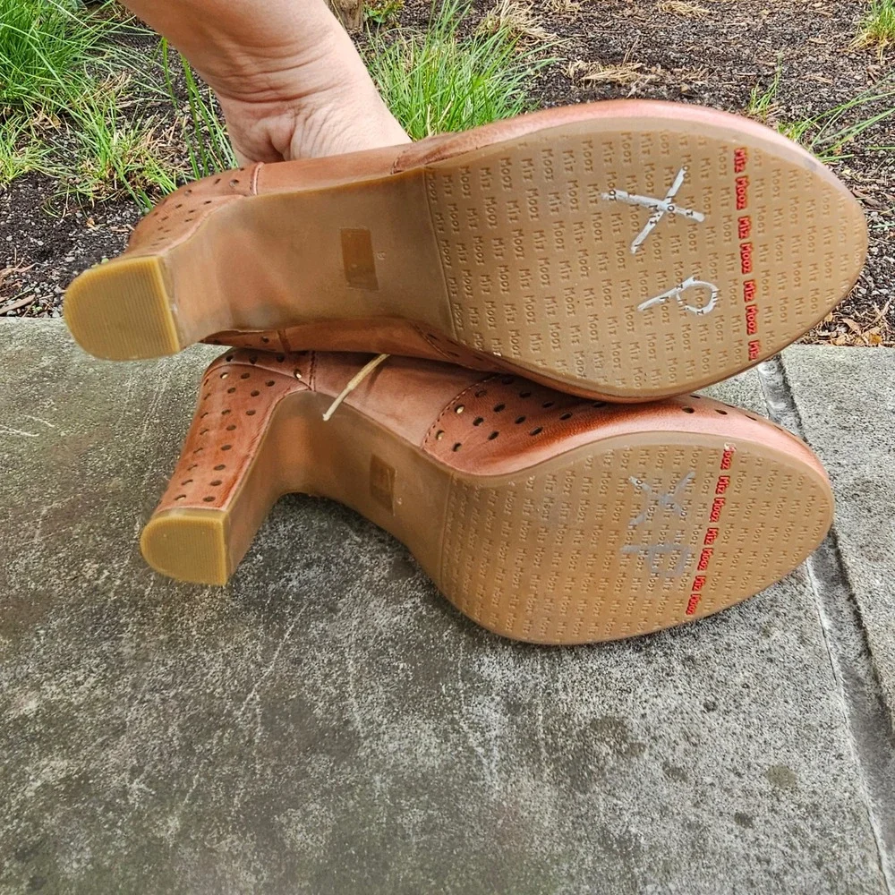 Miz Mooz Oxford Heels Womens 9 Tan‎ Leather Perforated Lace Up Block Heel Bootie